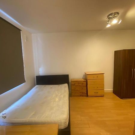 Golders Way Rooms لندن المظهر الخارجي الصورة