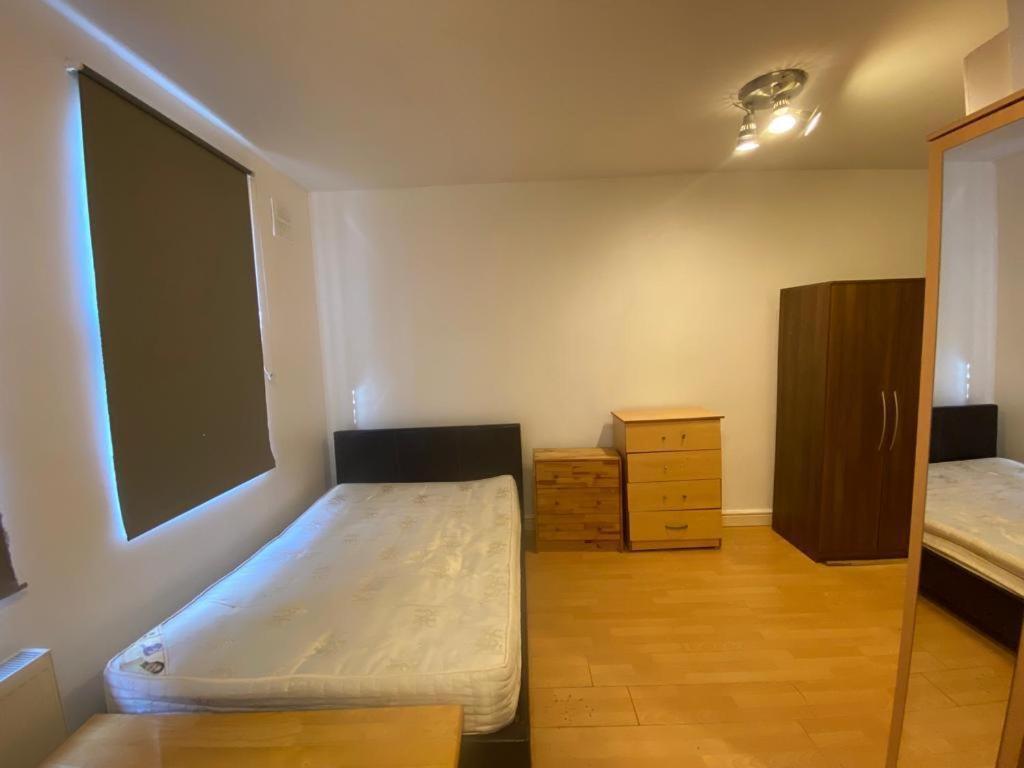 Golders Way Rooms لندن المظهر الخارجي الصورة