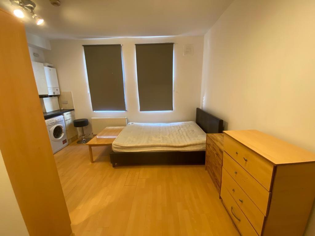 Golders Way Rooms لندن المظهر الخارجي الصورة