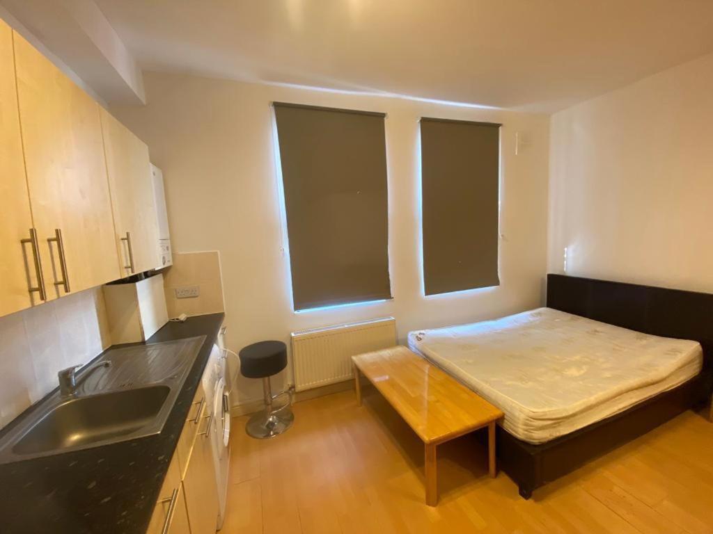 Golders Way Rooms لندن المظهر الخارجي الصورة